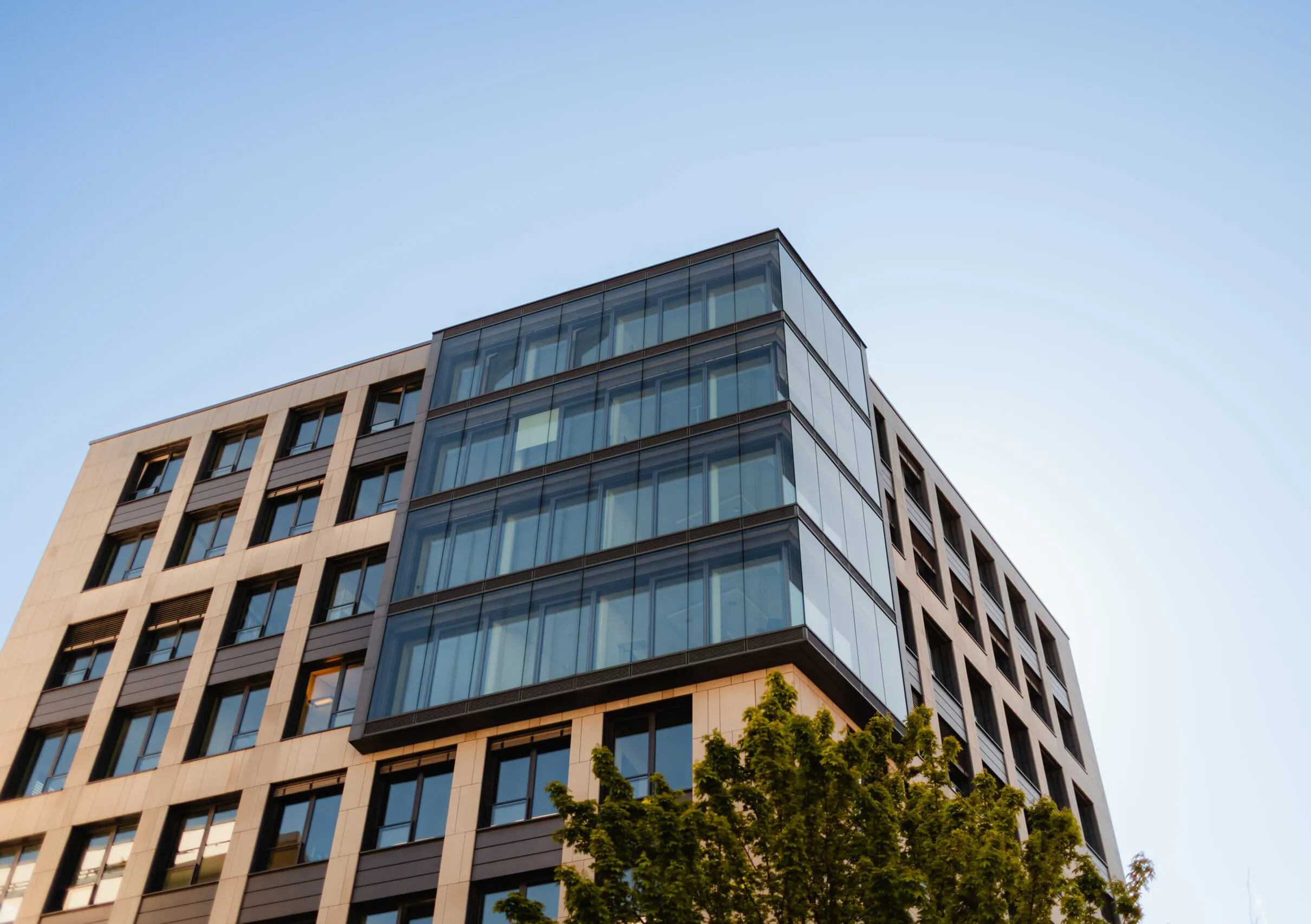 Das Bürogebäude von ARTANA an der Alstertwiete in Hamburg